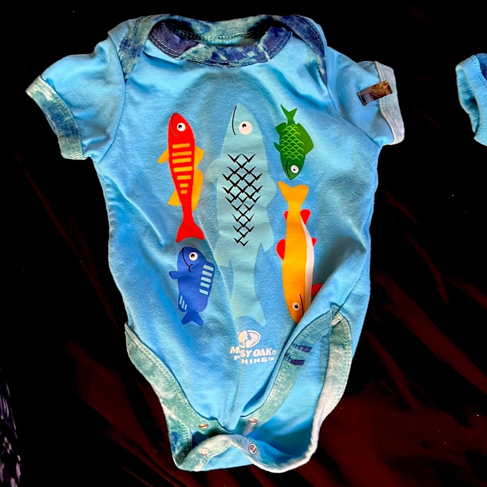 0-3 months new born clothes, brand (mossy oak) the color is blue.